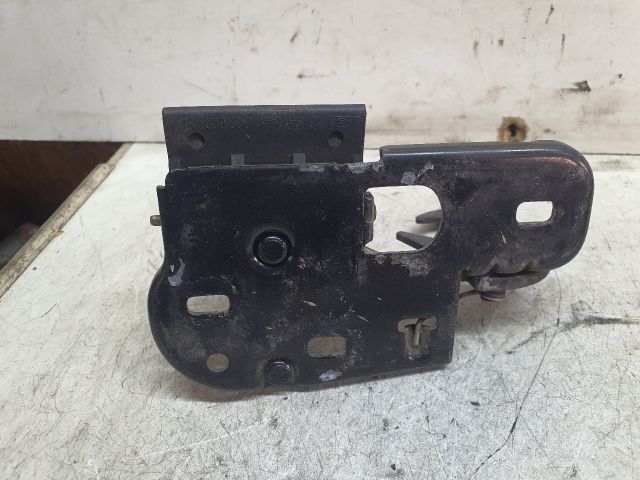 bontott VW PASSAT B6 Motorháztető Biztonsági Kampó