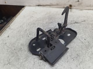 bontott VW PASSAT B6 Motorháztető Biztonsági Kampó