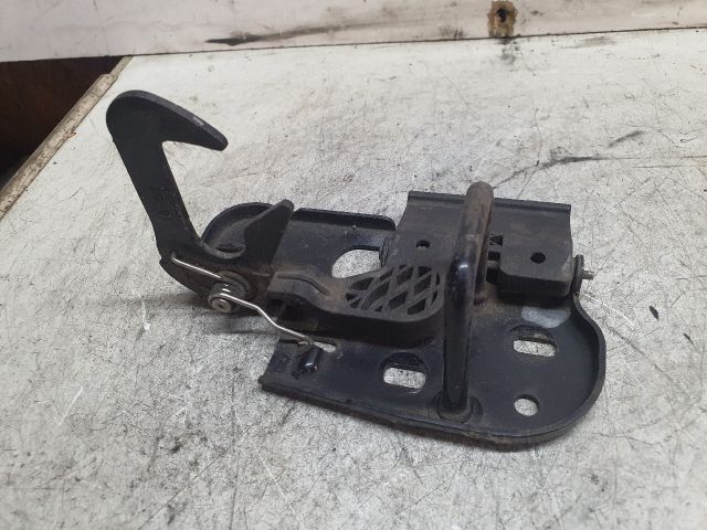 bontott VW PASSAT B6 Motorháztető Biztonsági Kampó