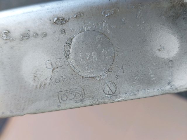 bontott VW PASSAT B6 Motorháztető Jobb Zsanér