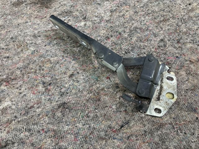 bontott VW PASSAT B6 Motorháztető Jobb Zsanér