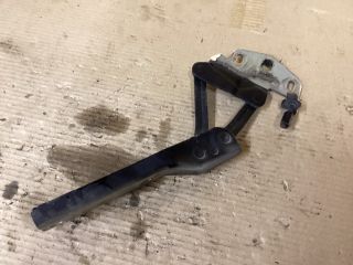 bontott VW PASSAT B6 Motorháztető Jobb Zsanér