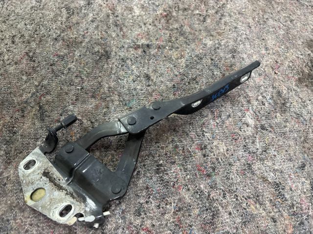 bontott VW PASSAT B6 Motorháztető Jobb Zsanér