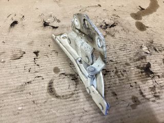 bontott VW PASSAT B6 Motorháztető Jobb Zsanér