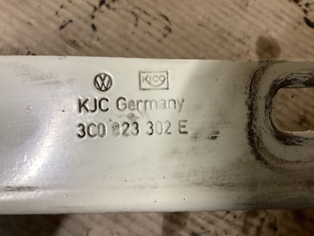 bontott VW PASSAT B6 Motorháztető Jobb Zsanér