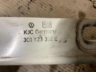 bontott VW PASSAT B6 Motorháztető Jobb Zsanér