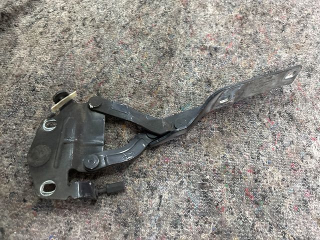 bontott VW PASSAT B6 Motorháztető Jobb Zsanér