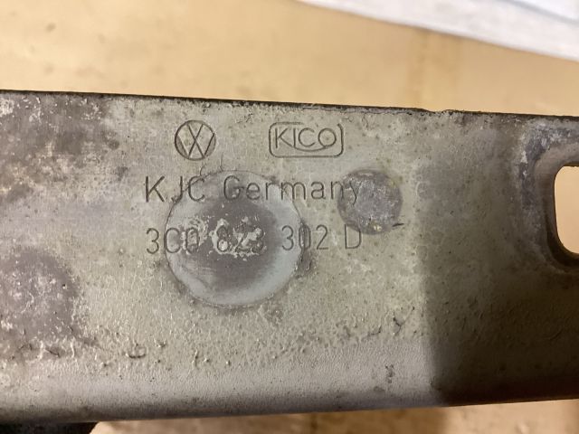 bontott VW PASSAT B6 Motorháztető Jobb Zsanér