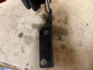 bontott VW PASSAT B6 Motorháztető Jobb Zsanér