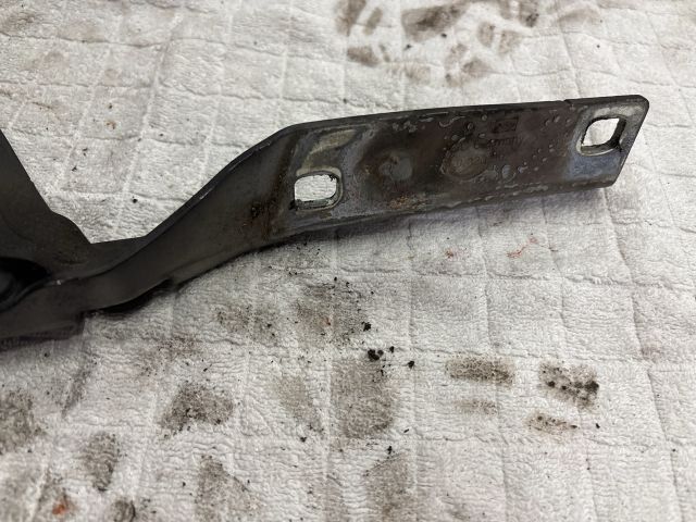 bontott VW PASSAT B6 Motorháztető Jobb Zsanér