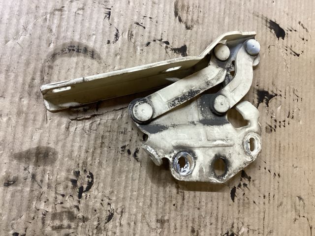 bontott VW PASSAT B6 Motorháztető Jobb Zsanér