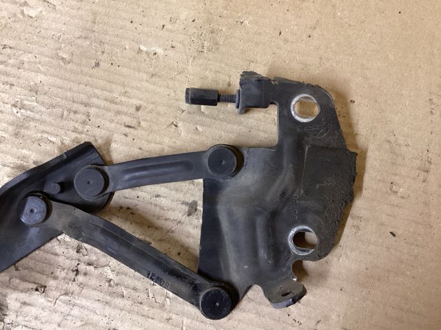 bontott VW PASSAT B6 Motorháztető Jobb Zsanér