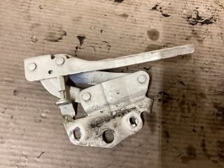 bontott VW PASSAT B6 Motorháztető Jobb Zsanér