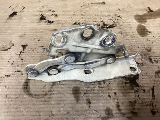 bontott VW PASSAT B6 Motorháztető Jobb Zsanér