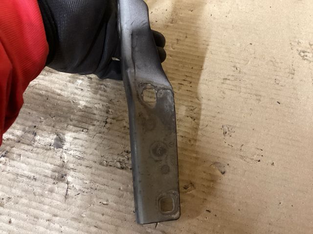 bontott VW PASSAT B6 Motorháztető Jobb Zsanér