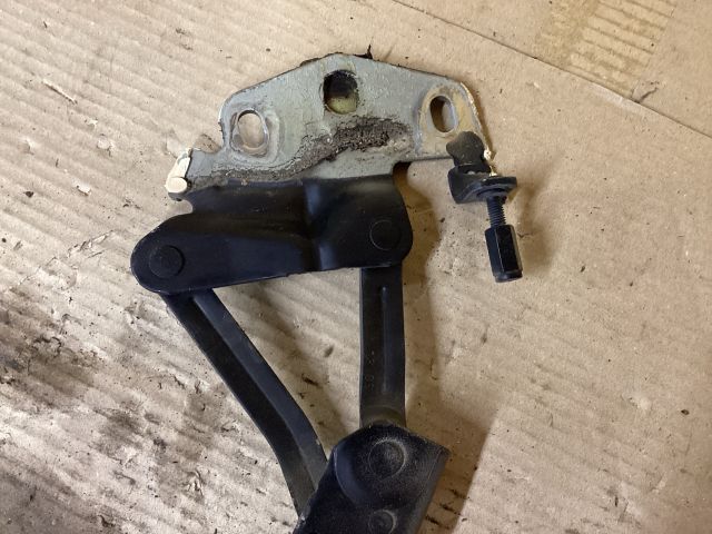 bontott VW PASSAT B6 Motorháztető Jobb Zsanér