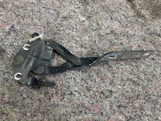 bontott VW PASSAT B6 Motorháztető Jobb Zsanér