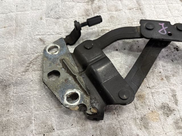 bontott VW PASSAT B6 Motorháztető Jobb Zsanér