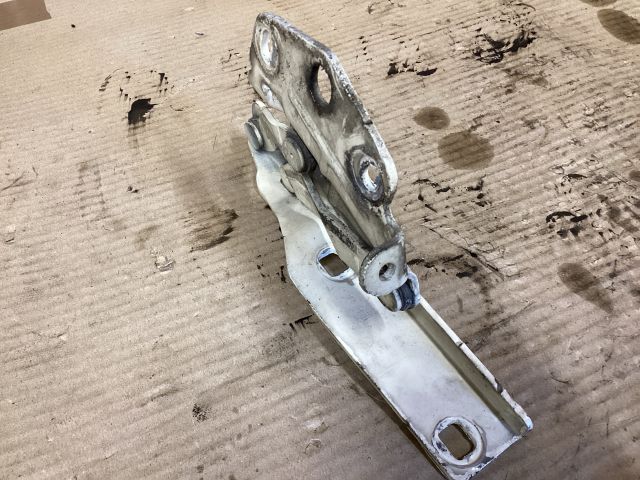 bontott VW PASSAT B6 Motorháztető Jobb Zsanér