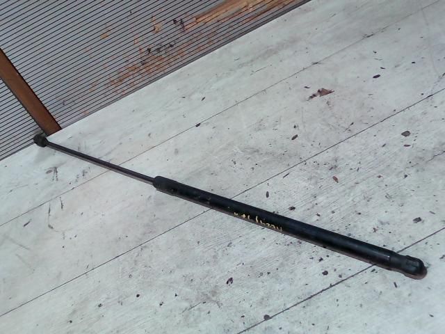 bontott VW PASSAT B6 Motorháztető Kitámasztó Rúd