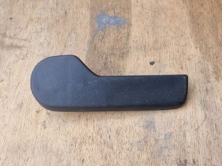 bontott VW PASSAT B6 Motorháztető Nyitó Kar / Gomb