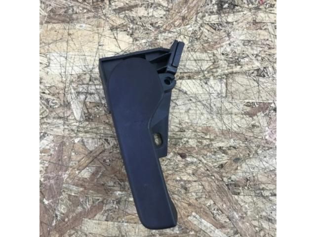 bontott VW PASSAT B6 Motorháztető Nyitó Kar / Gomb