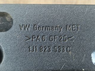 bontott VW PASSAT B6 Motorháztető Nyitó Kar / Gomb