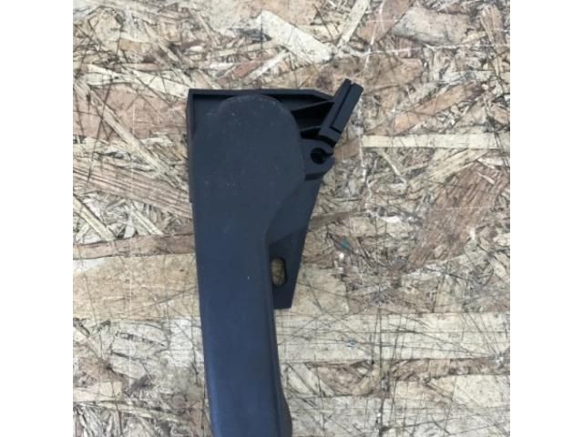 bontott VW PASSAT B6 Motorháztető Nyitó Kar / Gomb