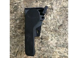 bontott VW PASSAT B6 Motorháztető Nyitó Kar / Gomb