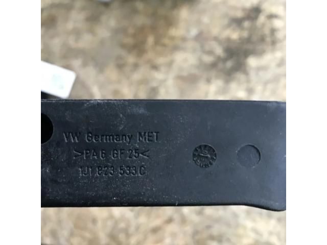 bontott VW PASSAT B6 Motorháztető Nyitó Kar / Gomb