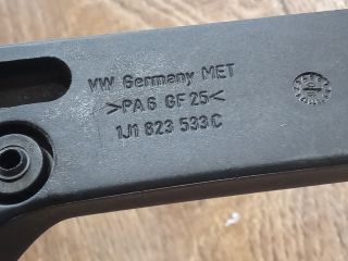 bontott VW PASSAT B6 Motorháztető Nyitó Kar / Gomb