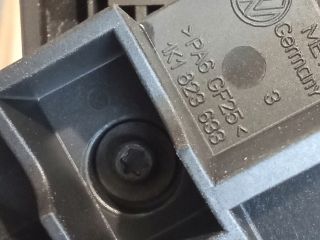 bontott VW PASSAT B6 Motorháztető Nyitó Kar / Gomb