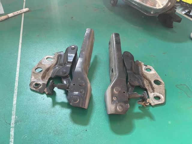 bontott VW PASSAT B6 Motorháztető Zsanér Pár