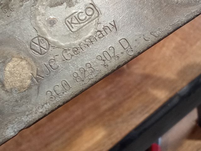 bontott VW PASSAT B6 Motorháztető Zsanér Pár