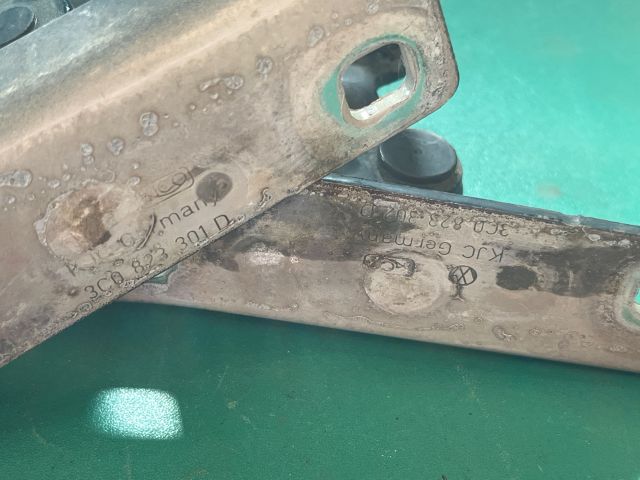 bontott VW PASSAT B6 Motorháztető Zsanér Pár