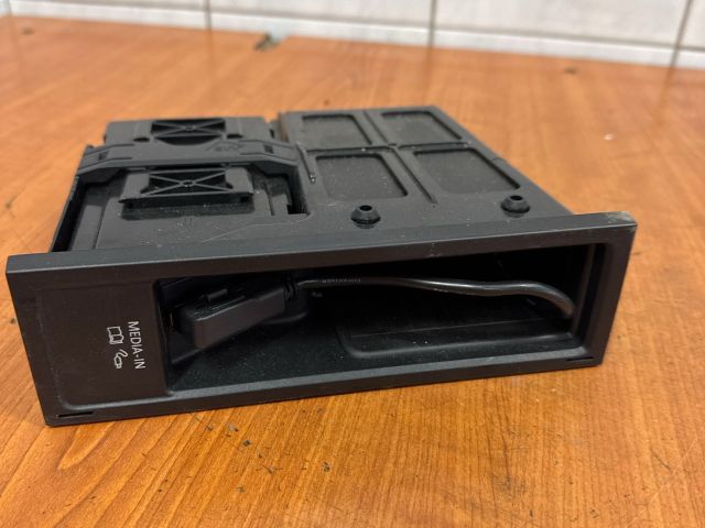 bontott VW PASSAT B6 Multimédia Vezérlő