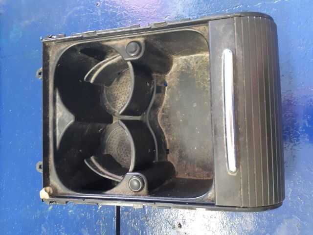 bontott VW PASSAT B6 Pohártartó