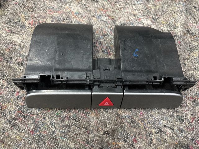 bontott VW PASSAT B6 Pohártartó