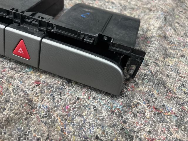 bontott VW PASSAT B6 Pohártartó