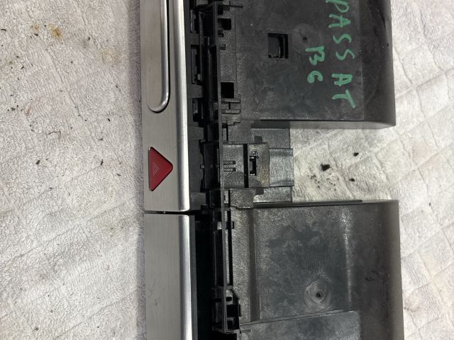 bontott VW PASSAT B6 Pohártartó