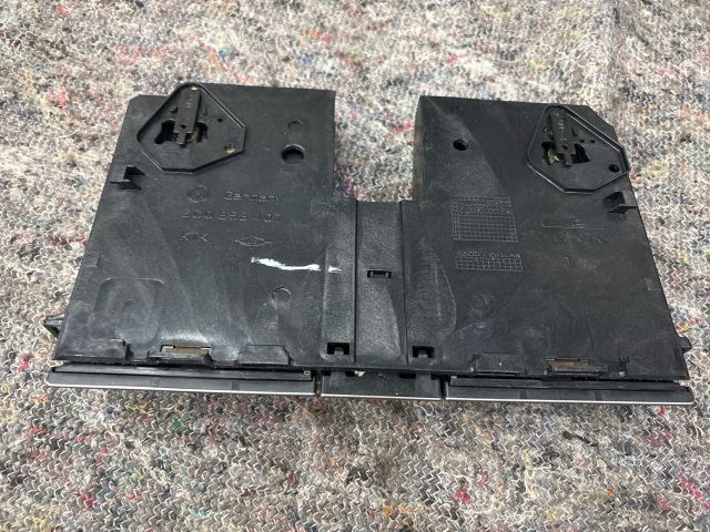 bontott VW PASSAT B6 Pohártartó