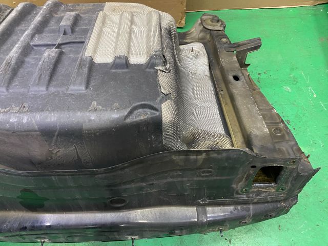 bontott VW PASSAT B6 Pótkerék Tartó Fenéklemez