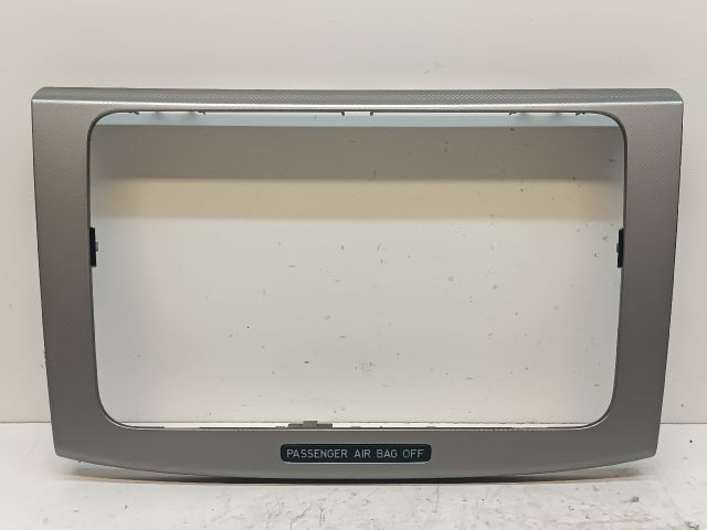 bontott VW PASSAT B6 Rádió / CD Keret