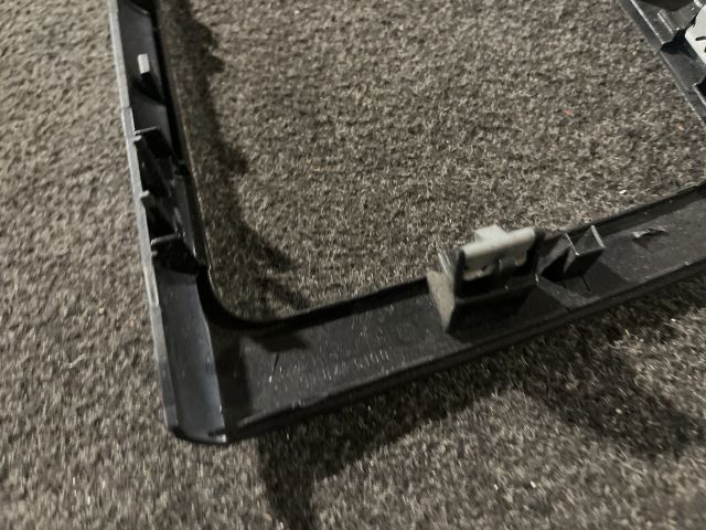 bontott VW PASSAT B6 Rádió / CD Keret