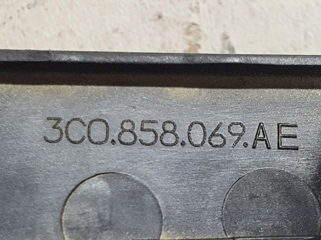 bontott VW PASSAT B6 Rádió / CD Keret