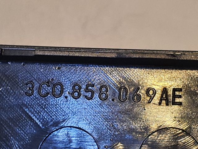 bontott VW PASSAT B6 Rádió / CD Keret