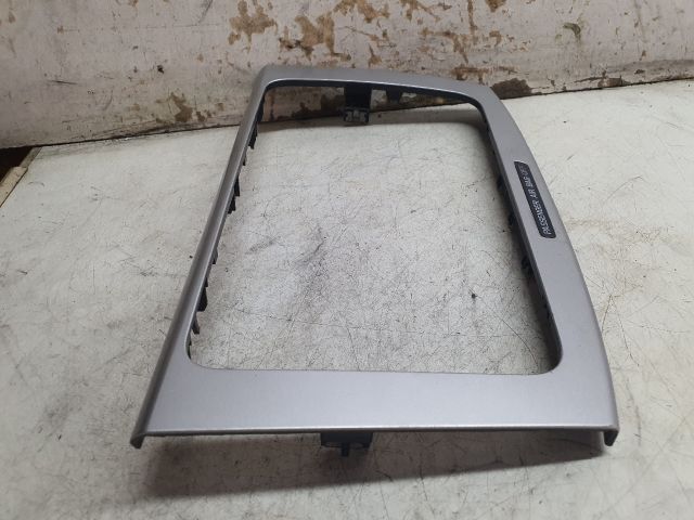 bontott VW PASSAT B6 Rádió / CD Keret