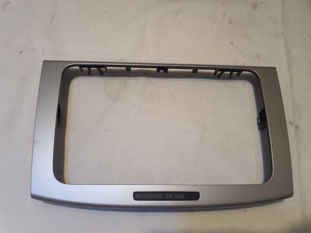 bontott VW PASSAT B6 Rádió / CD Keret