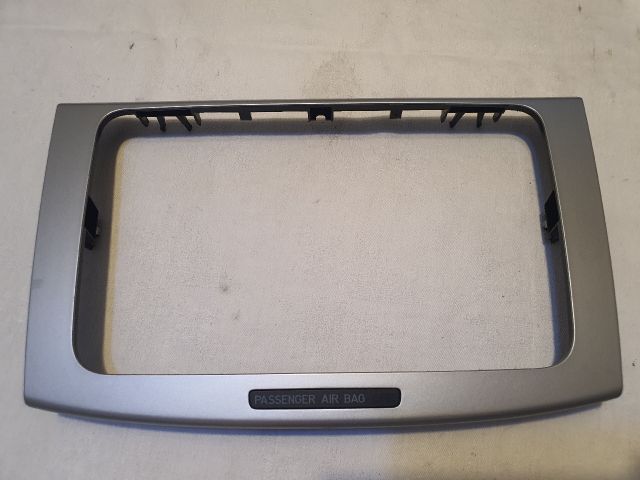 bontott VW PASSAT B6 Rádió / CD Keret