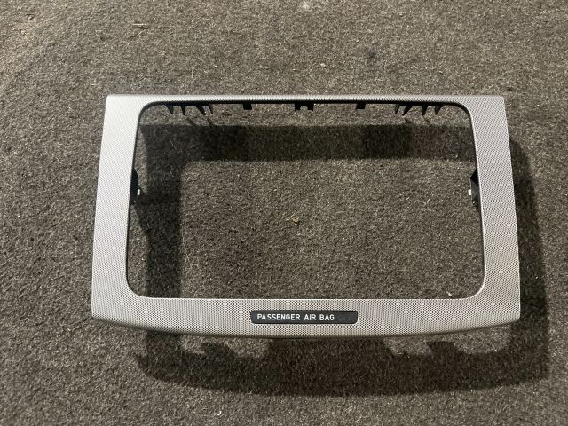 bontott VW PASSAT B6 Rádió / CD Keret